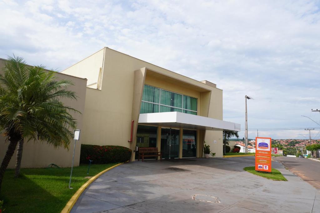 a building with a sign in front of it at Hotel Premium Uruçuí in Uruçuí