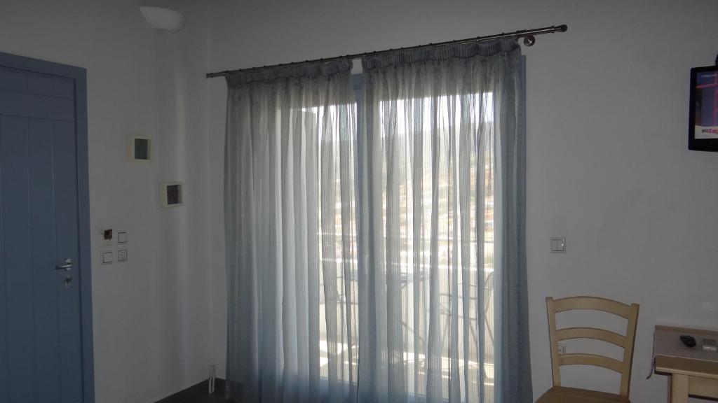 TV a/nebo společenská místnost v ubytování Zathea Apartments