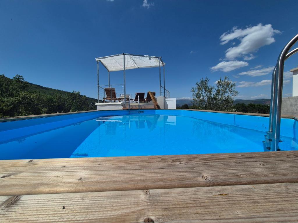 Piscina de la sau aproape de Matrix 22 - Vacation Home For Your Private Reset, Near Imotski And Makarska