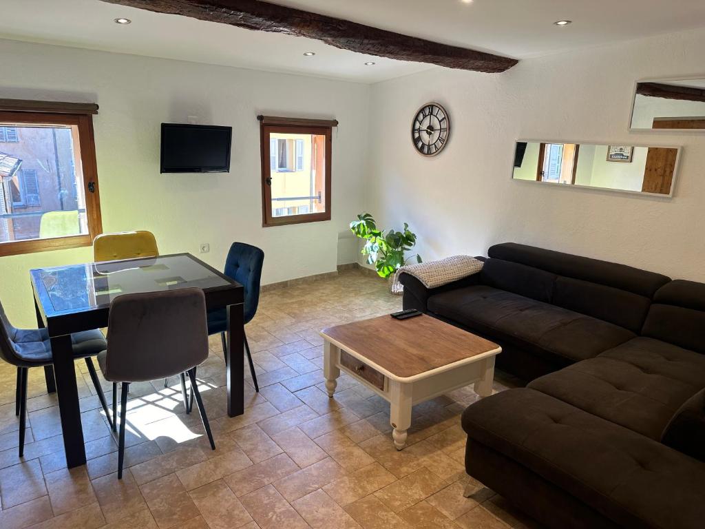 Χώρος καθιστικού στο Appartement place aux aires en plein centre historique de Grasse