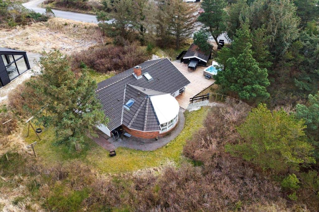 an aerial view of a house with a roof at 6600-Hvide-Sande-Bjerregaardsvej-128 in Bjerregård