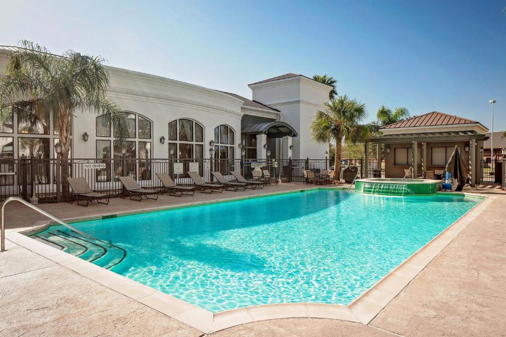 a large swimming pool in front of a building at Courtyard by Marriott Houma in Houma