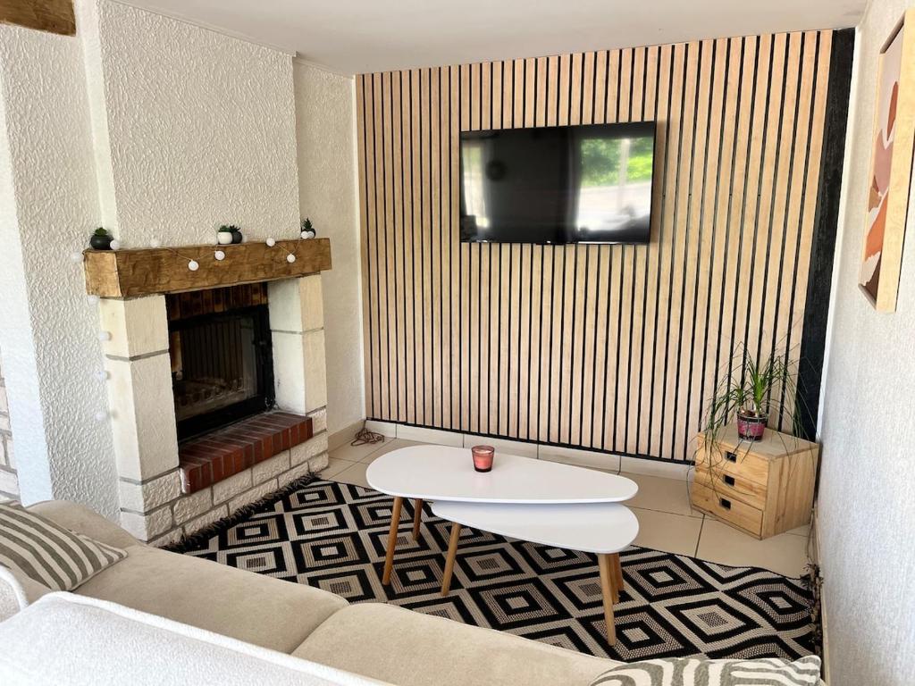 Et tv og/eller underholdning på Maison de ville avec jardin