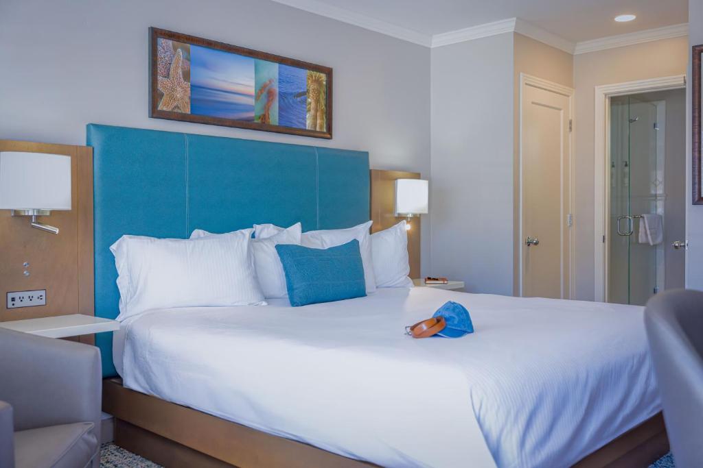 Marina Beach Motel - 