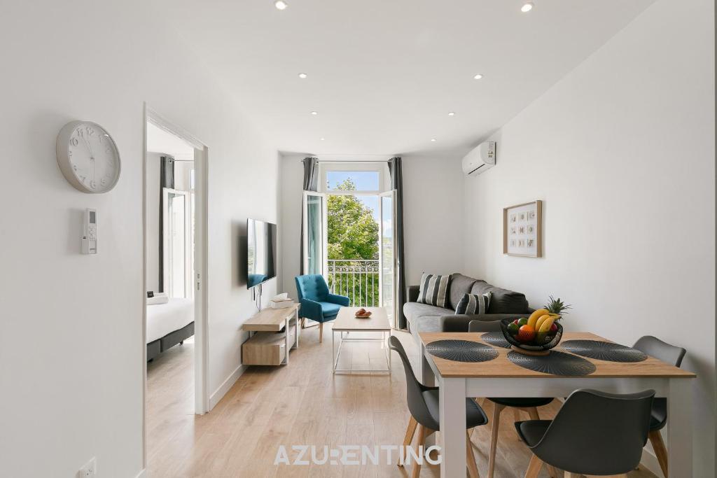Μια τηλεόραση ή/και κέντρο ψυχαγωγίας στο Azurenting - harbor views - beautiful stay 2