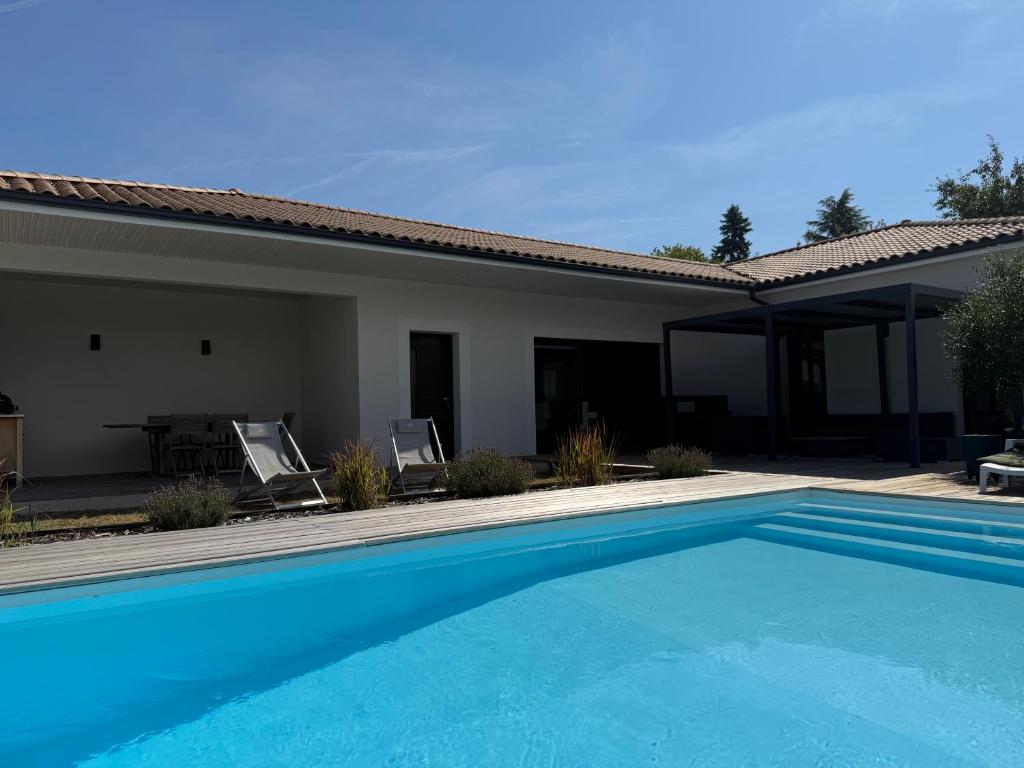 Πισίνα στο ή κοντά στο Villa Bella