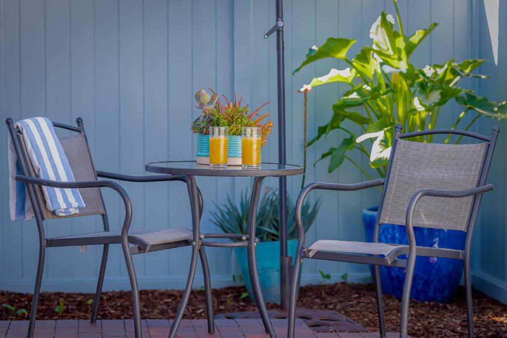 Marina Beach Motel - 