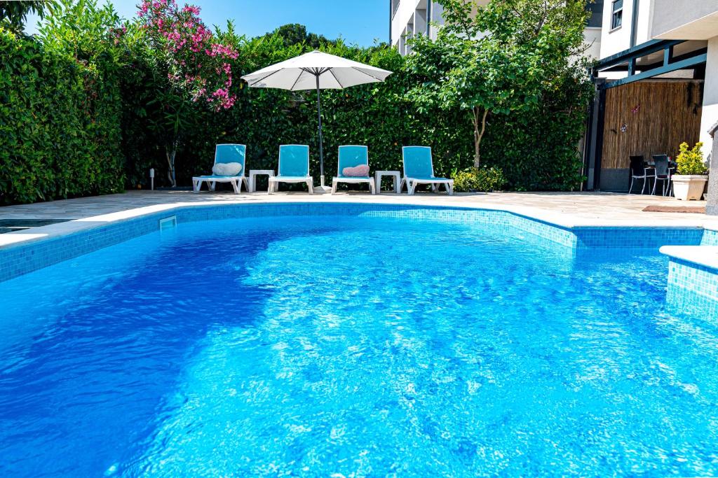Family-friendly apartments with swimming pool Pula - 23595