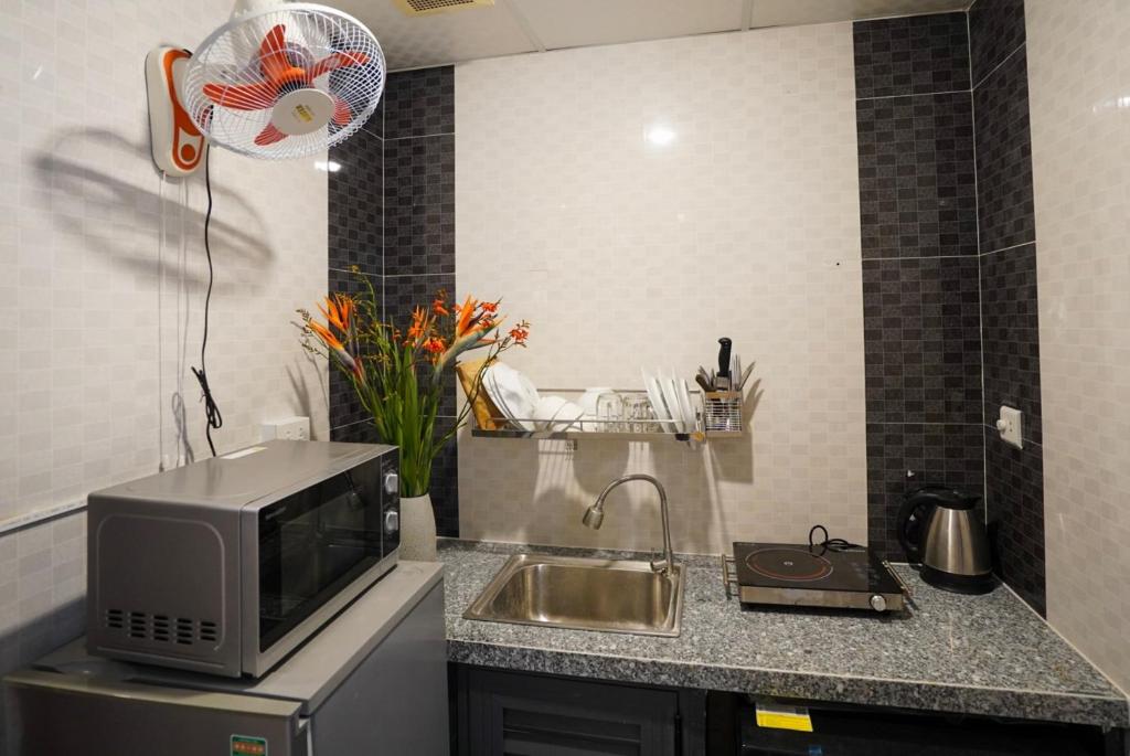 Køkken eller tekøkken på Golden Sea Hotel