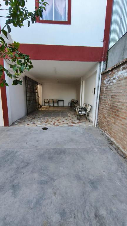 an empty courtyard of a building with chairs at Lavalle in Santiago del Estero