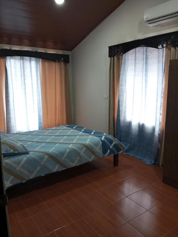 En eller flere senge i et værelse på Linda vista