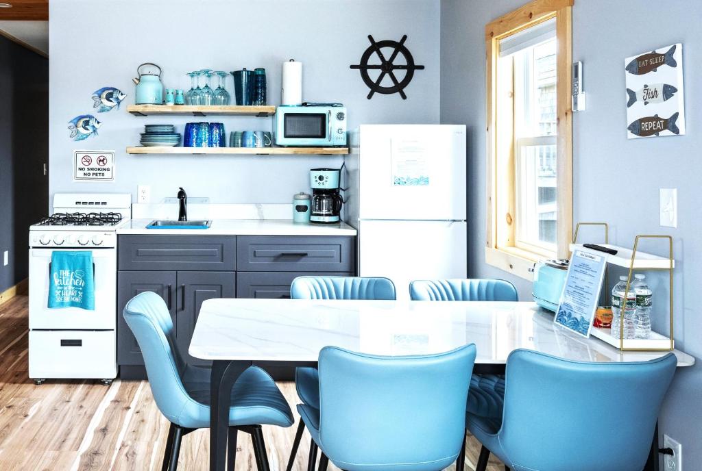 Køkken eller tekøkken på Sea & Sun Cottage # 2