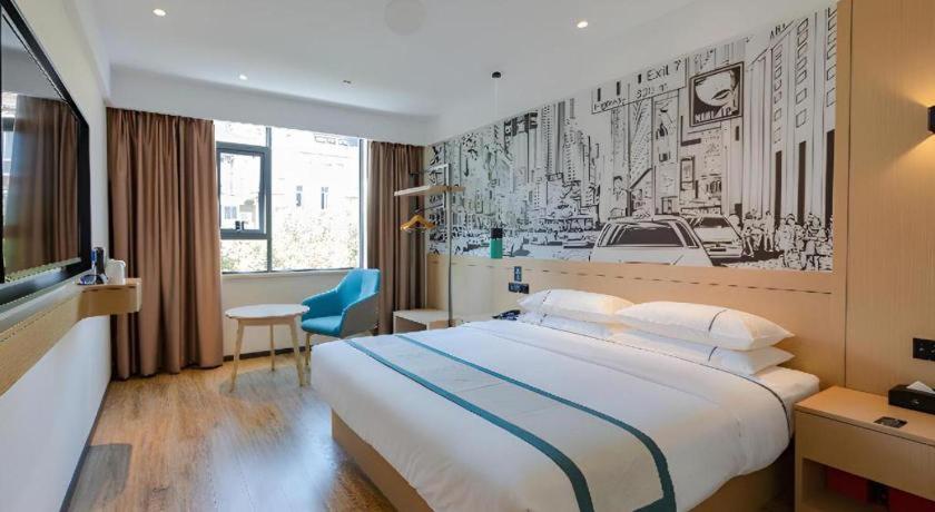 Postel nebo postele na pokoji v ubytování City Comfort Inn Wuhan Hankou City Plaza Yuhuayuan