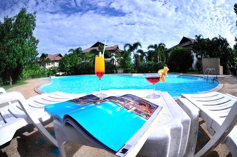 Bazén v ubytování Teak Garden Resort, Chiang Rai nebo v jeho okolí