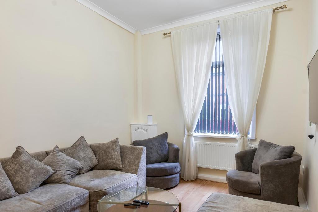 Posezení v ubytování Relax in Comfort 3BR Home for 6 with Full Kitchen, Lounge, Large Bath