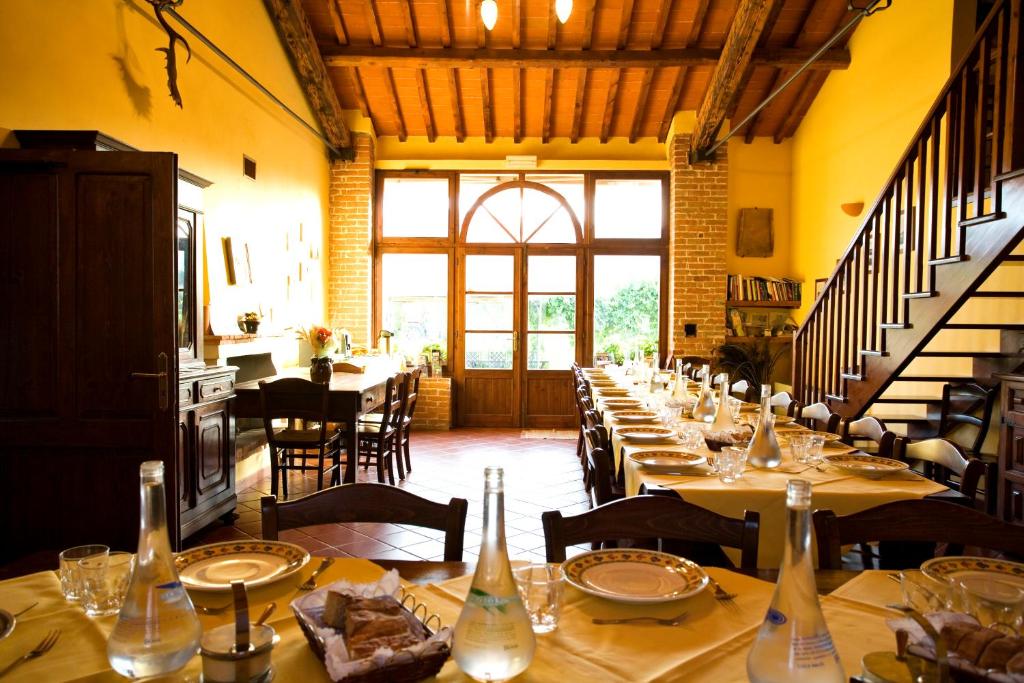 Reštaurácia alebo iné gastronomické zariadenie v ubytovaní La Pulledraia Del Podere Montegrappa