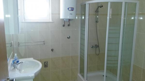 Koupelna v ubytování Apartmani Luka