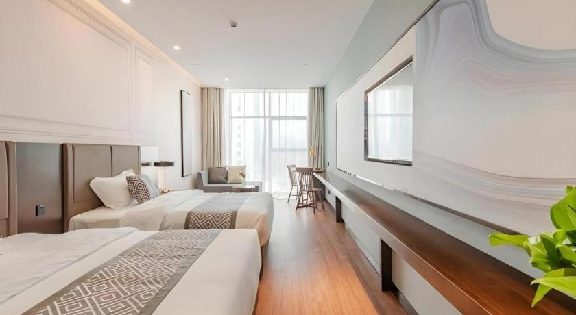 Postel nebo postele na pokoji v ubytování GME Hefei Qianshan North Road Phoenix City Hotel