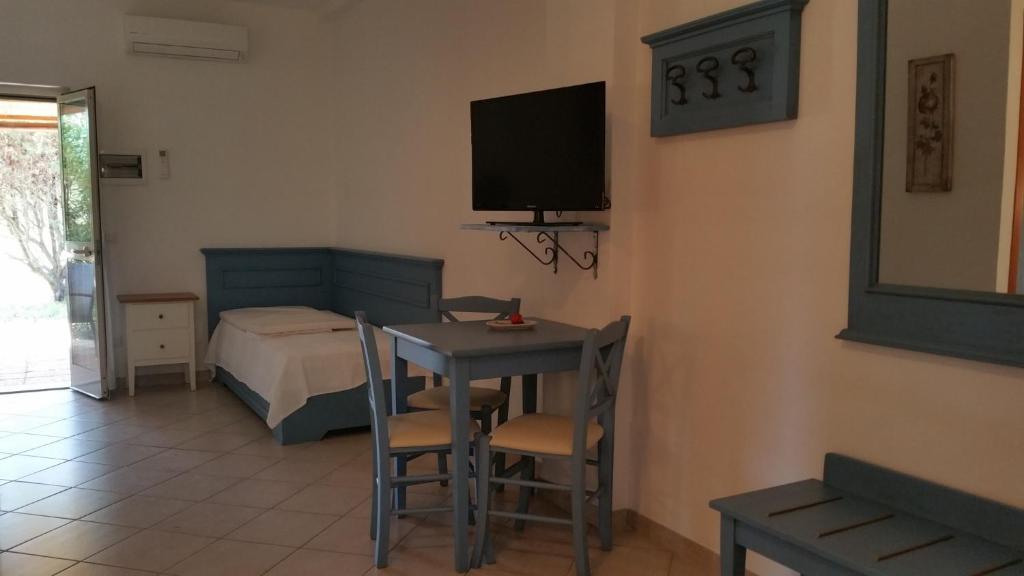 Agrialbergo Capalbio - Hotel Il Cipresso - Vierpersoonskamer Met Uitzicht Op De Tuin