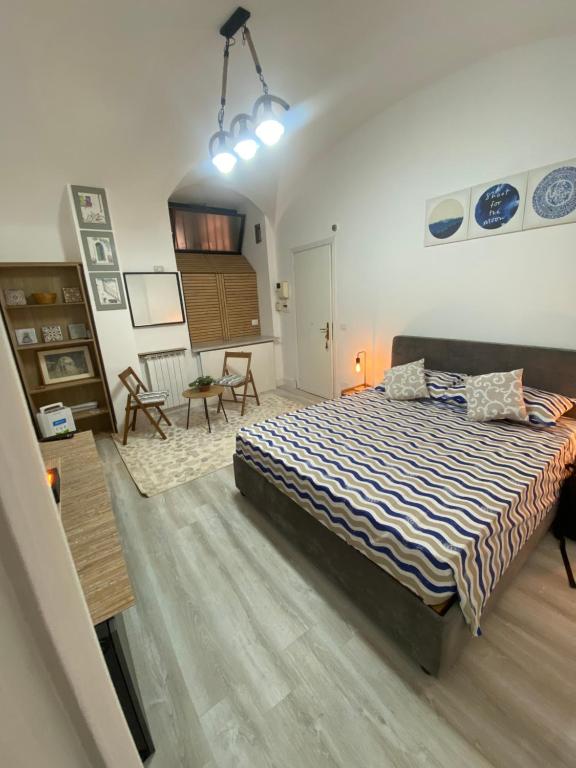 Postel nebo postele na pokoji v ubytování Ludovisi seminterrato loft