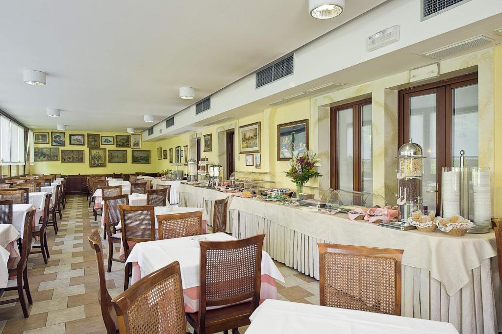 Restaurace v ubytování Hotel Nazionale