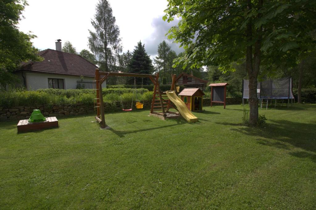 Herní místnost nebo prostor pro děti v ubytování Orange House