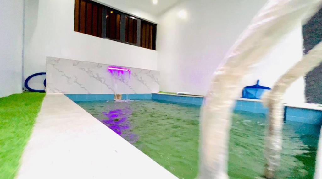 Bazén v ubytování HAVENN NEST 4 & 3 Duplex shortlet Apartments with pool and Bq in Ikate lekki nebo v jeho okolí