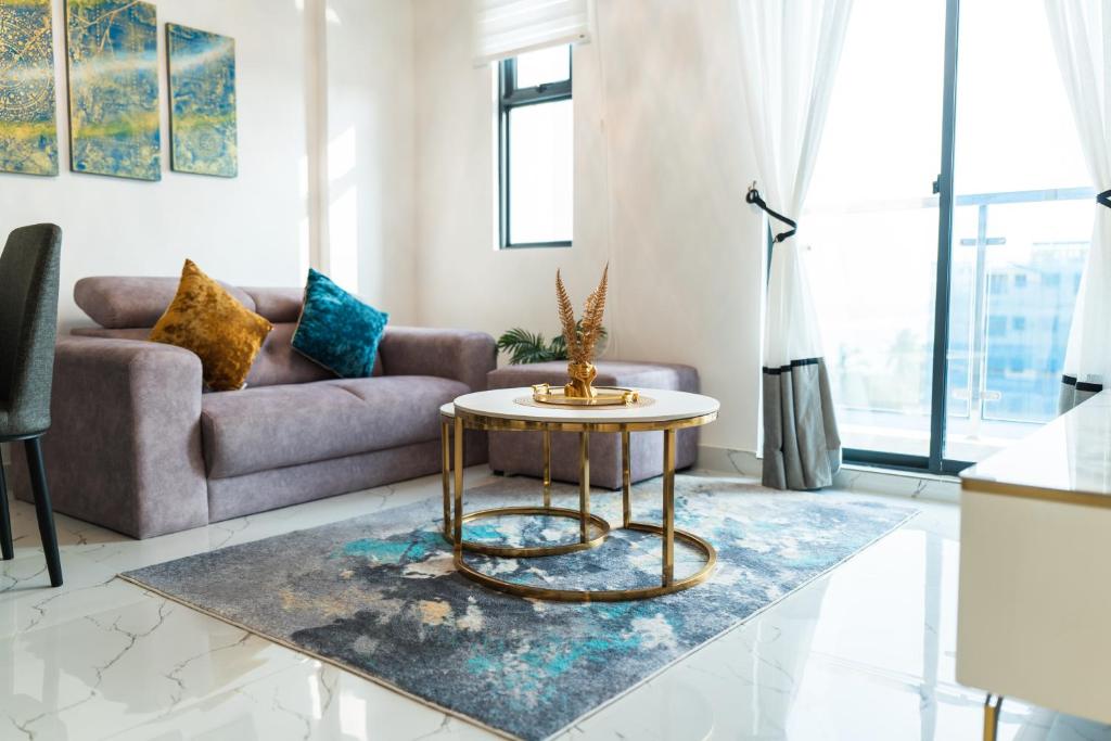 فضای داخلی Aina Residency Beachfront Hotel در ماله - تصویر ۳