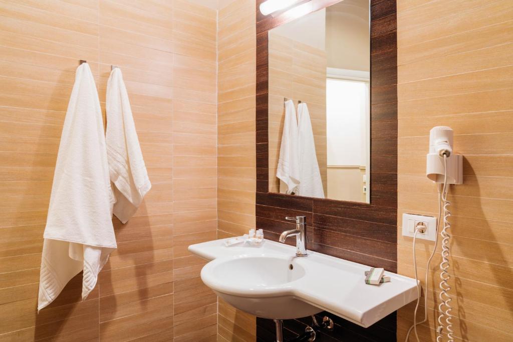 Hotel Ambasciatori - Resim 8