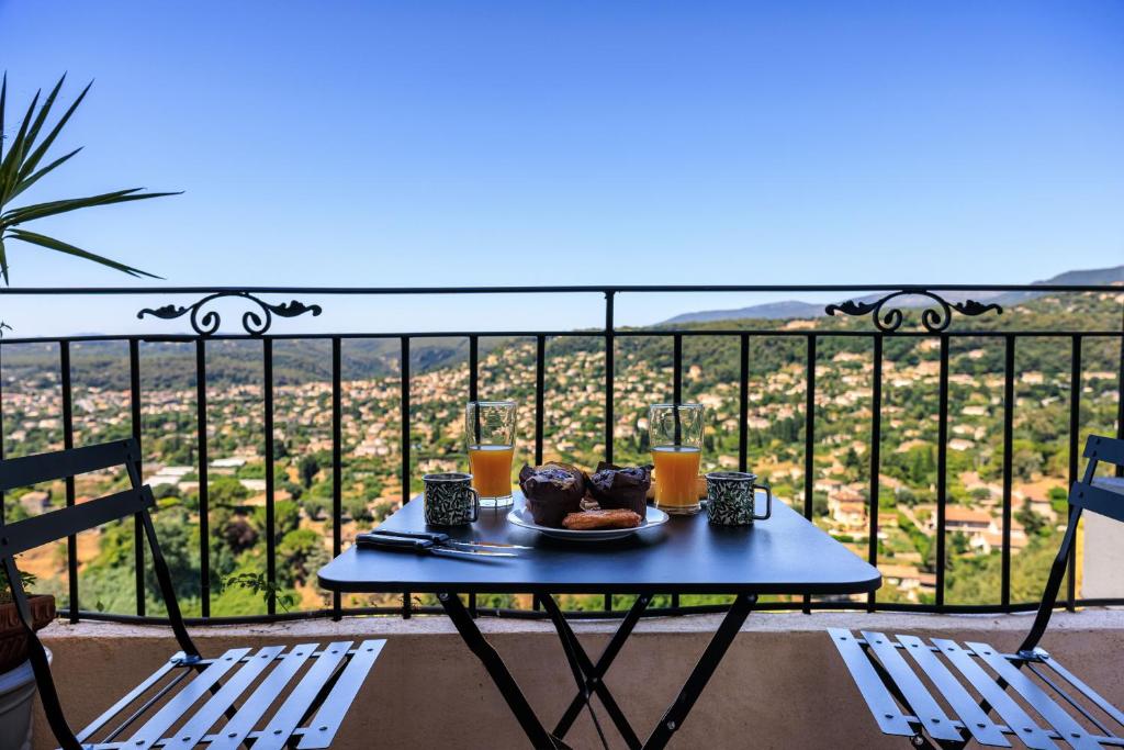 Un balcon sau o terasă la Apt Cocteau