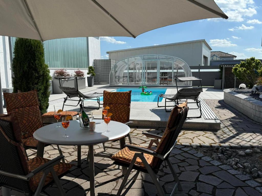 Bazén v ubytování Heidis Ferienoase nebo v jeho okolí