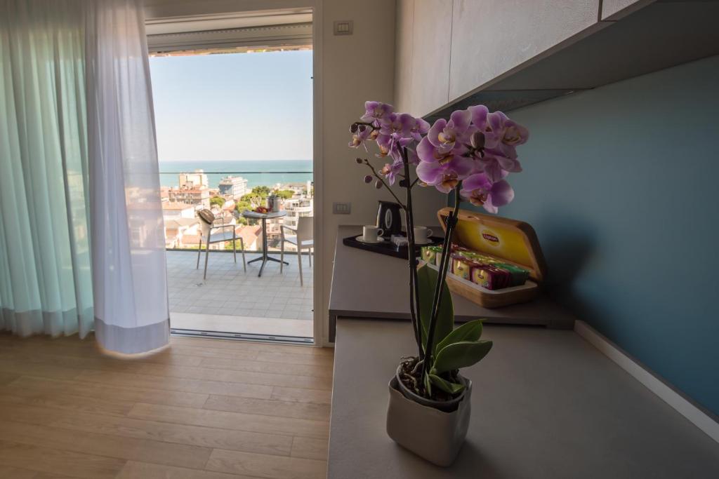 Balkón nebo terasa v ubytování Hesperia Hotel & Residence