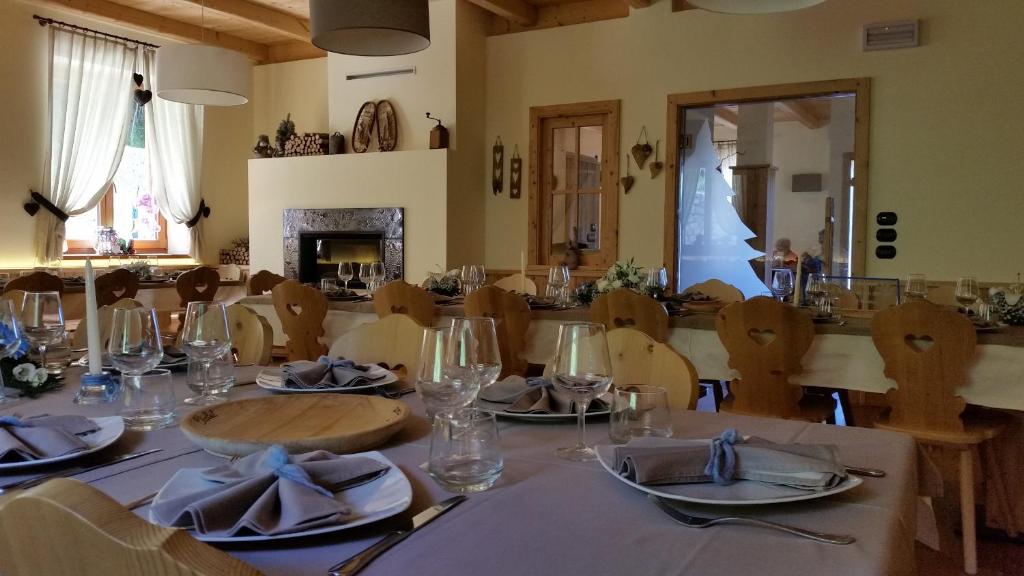Restaurace v ubytování Albergo Chalet Abete Rosso