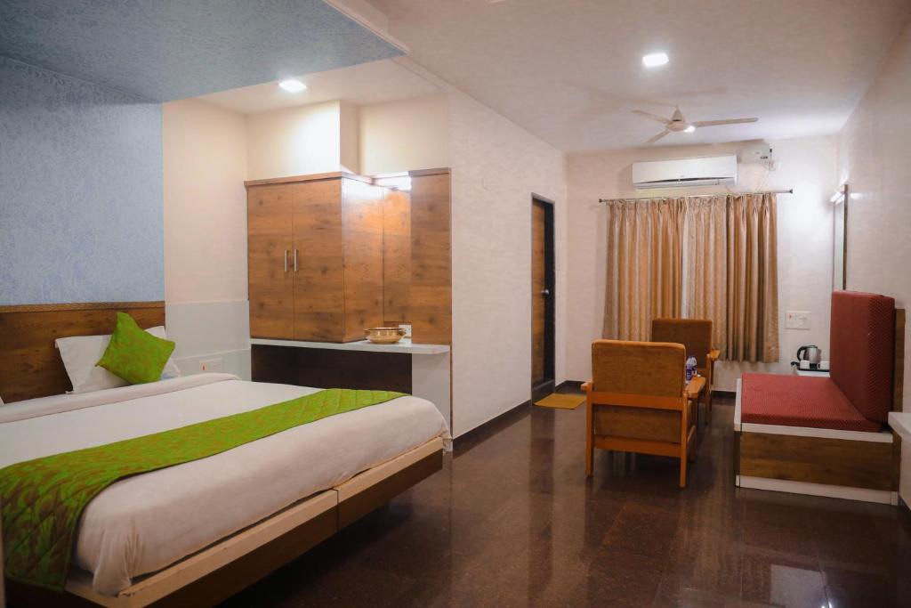 Ένα ή περισσότερα κρεβάτια σε δωμάτιο στο Hotel Madhuvan International