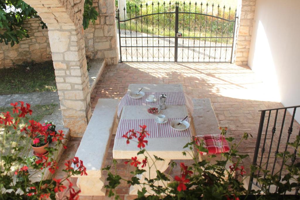 Holiday Home Kukurin - Holiday Home