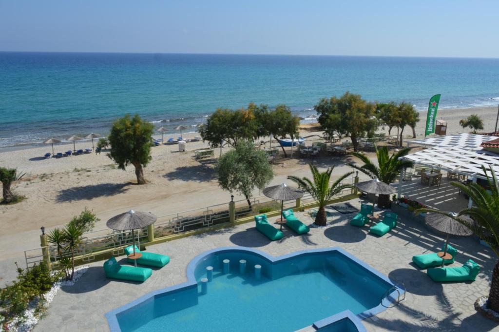 Bazén v ubytování Boutique Giannikis By The Beach nebo v jeho okolí
