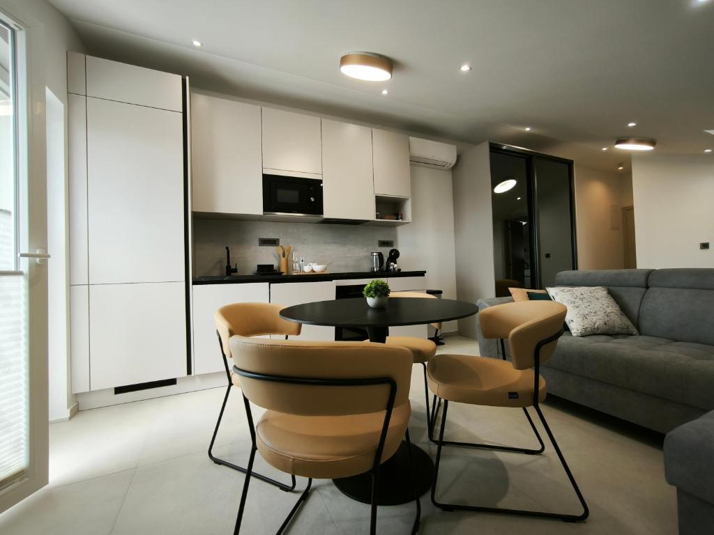 Køkken eller tekøkken på Top Apartments & Studios Marina View