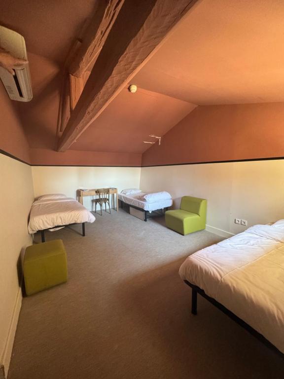 
Triple Room – Shared Bathroom
