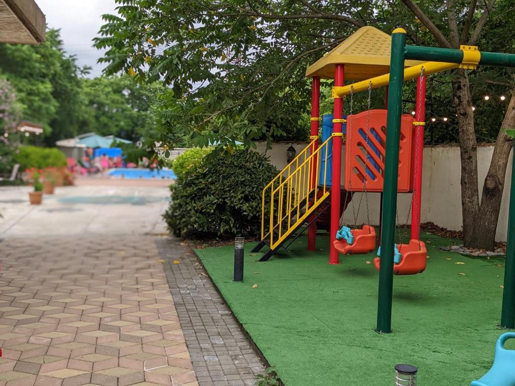 Zona de juegos para niños en Hotel Gardenia beradze