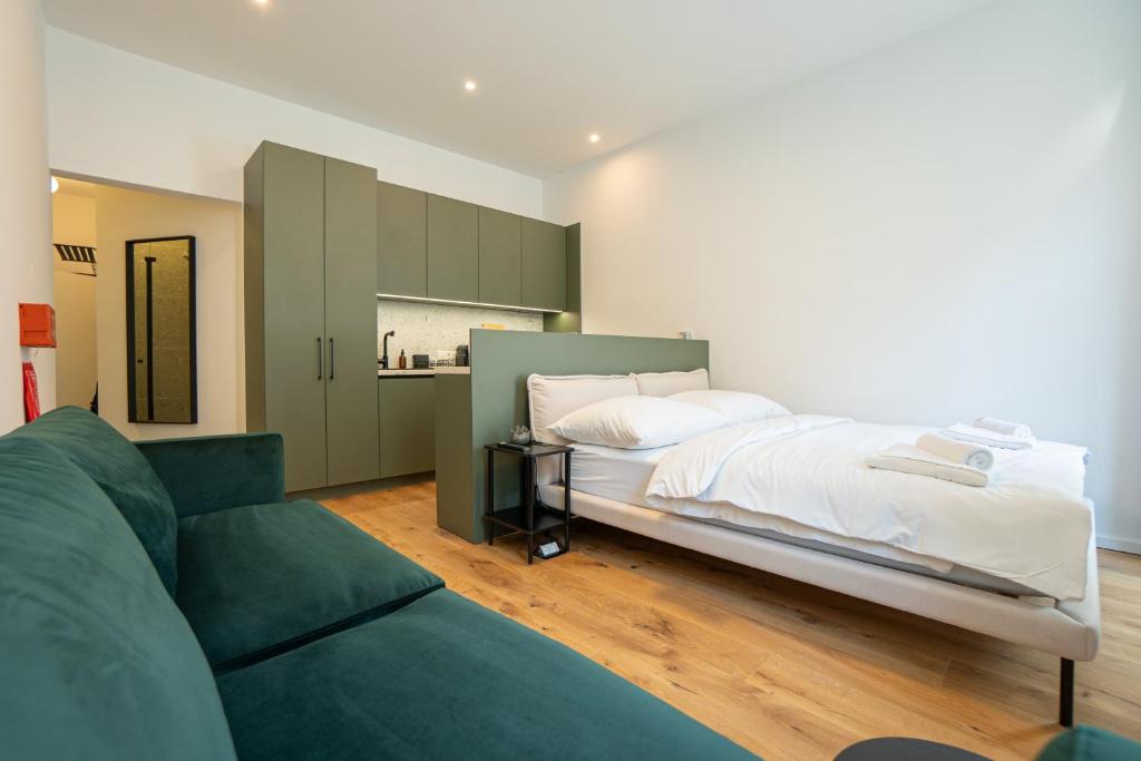 Modern stay with king-size bed Self check-in