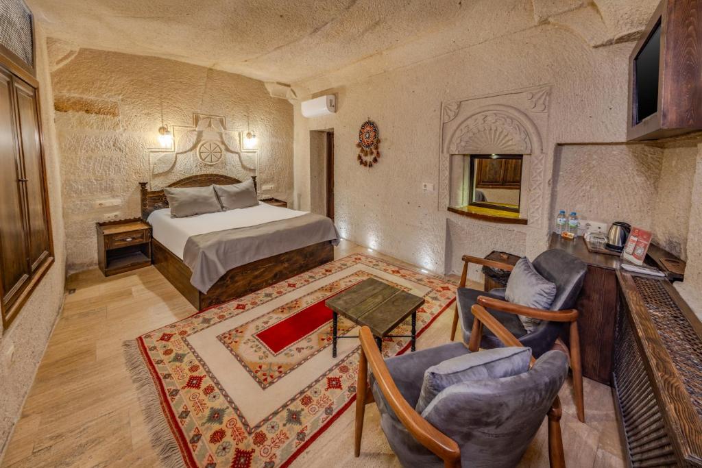 Castle Cave Hotel - 19