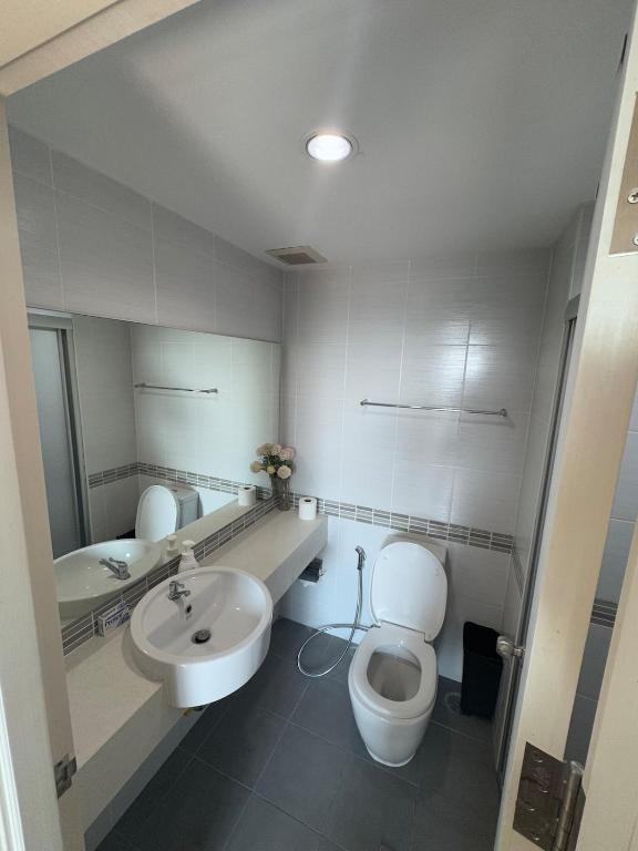 لابی و فضای عمومی Minimalist Condo in Pinklao - تصویر ۵