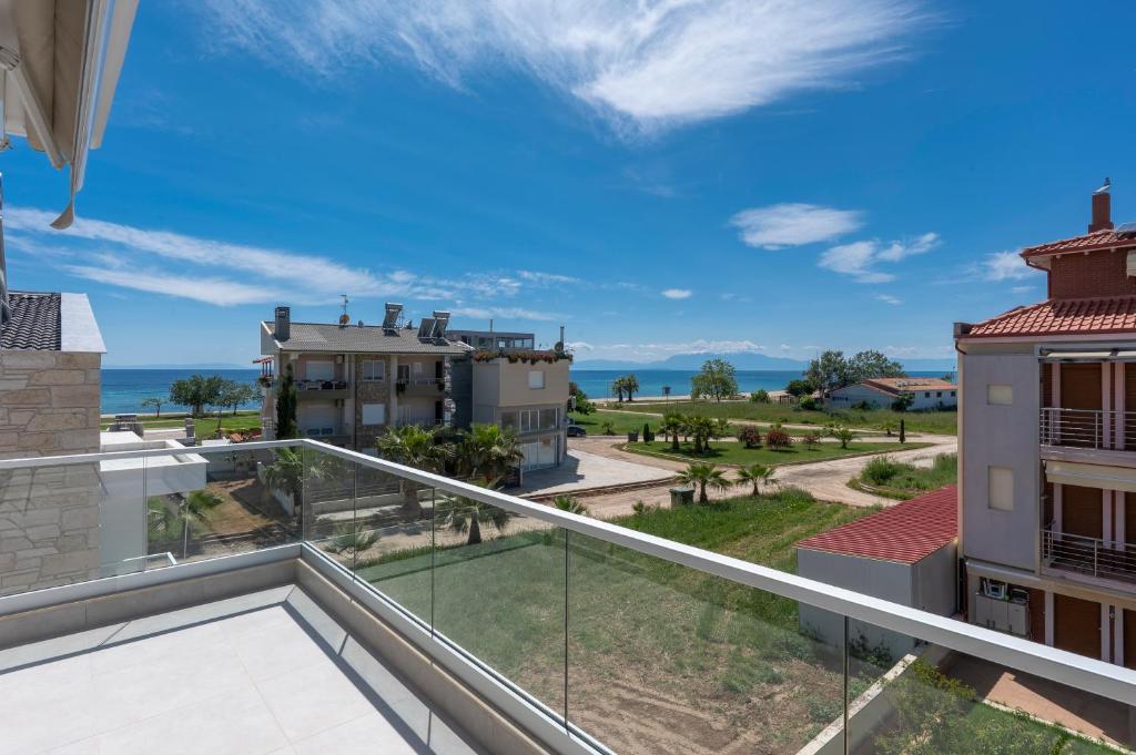 a balcony with a view of the ocean at White Pearl Collection in Flogita