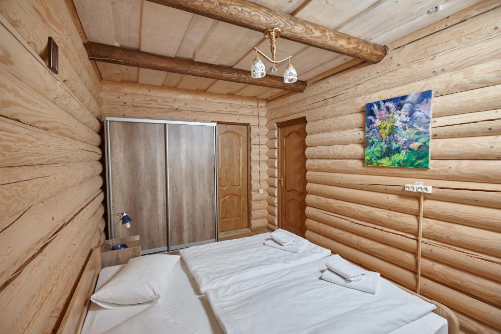 Postel nebo postele na pokoji v ubytování Chudodievo in Chynadievo Mini-Hotel
