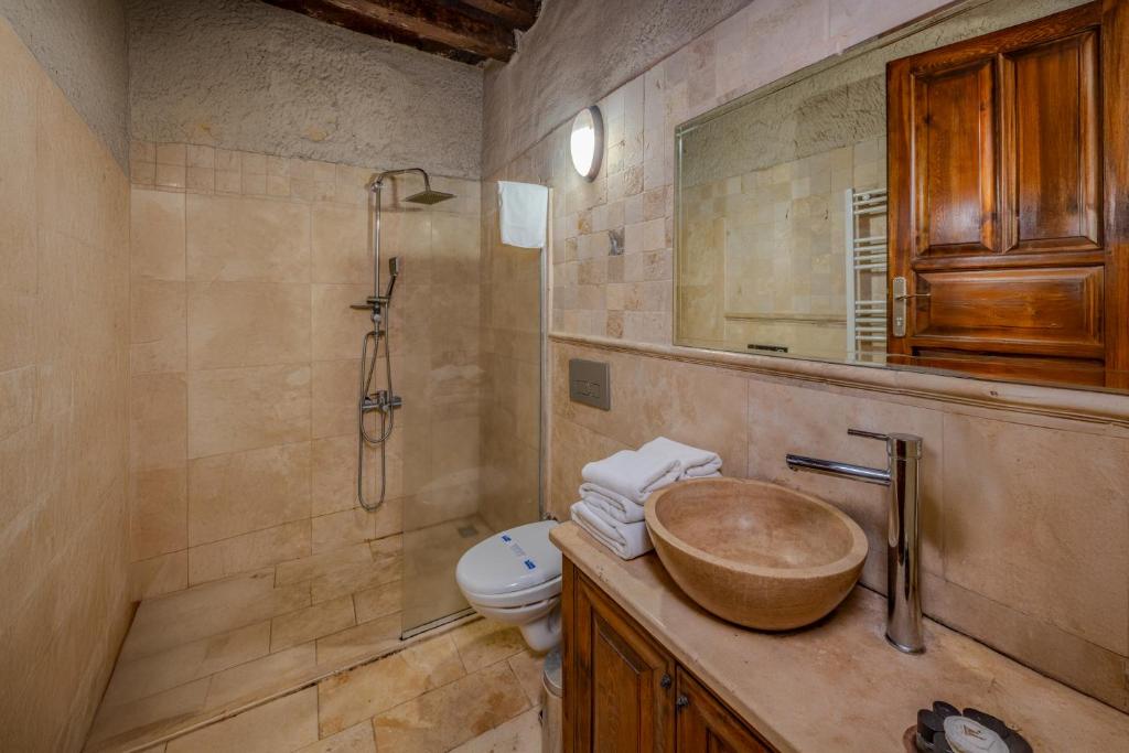 Castle Cave Hotel - 8