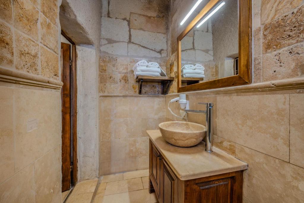 Castle Cave Hotel - 15