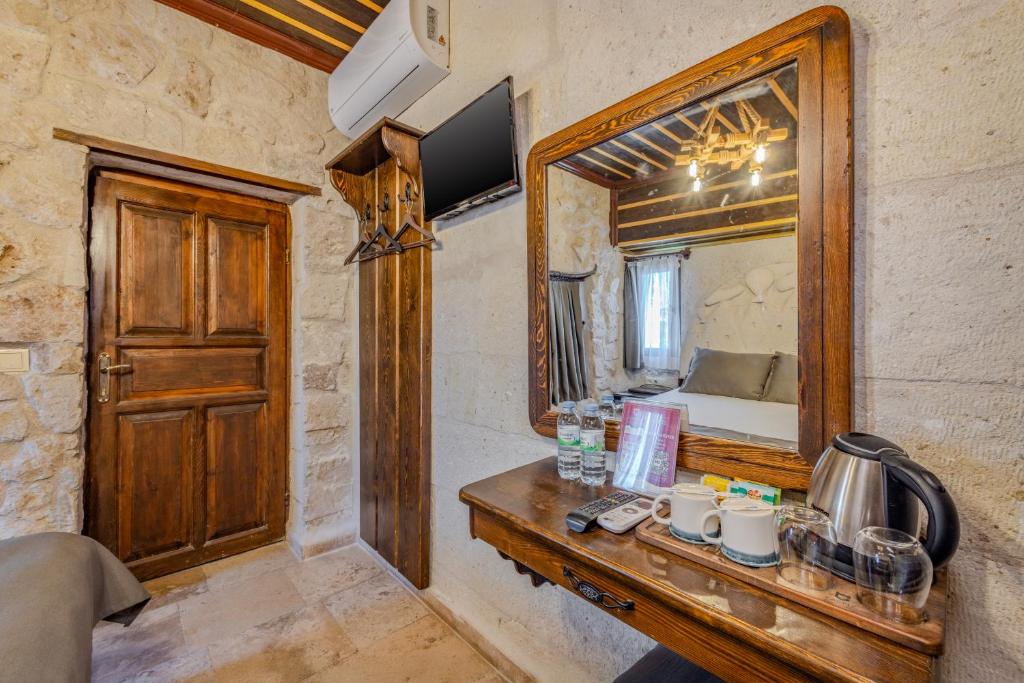 Castle Cave Hotel - 13