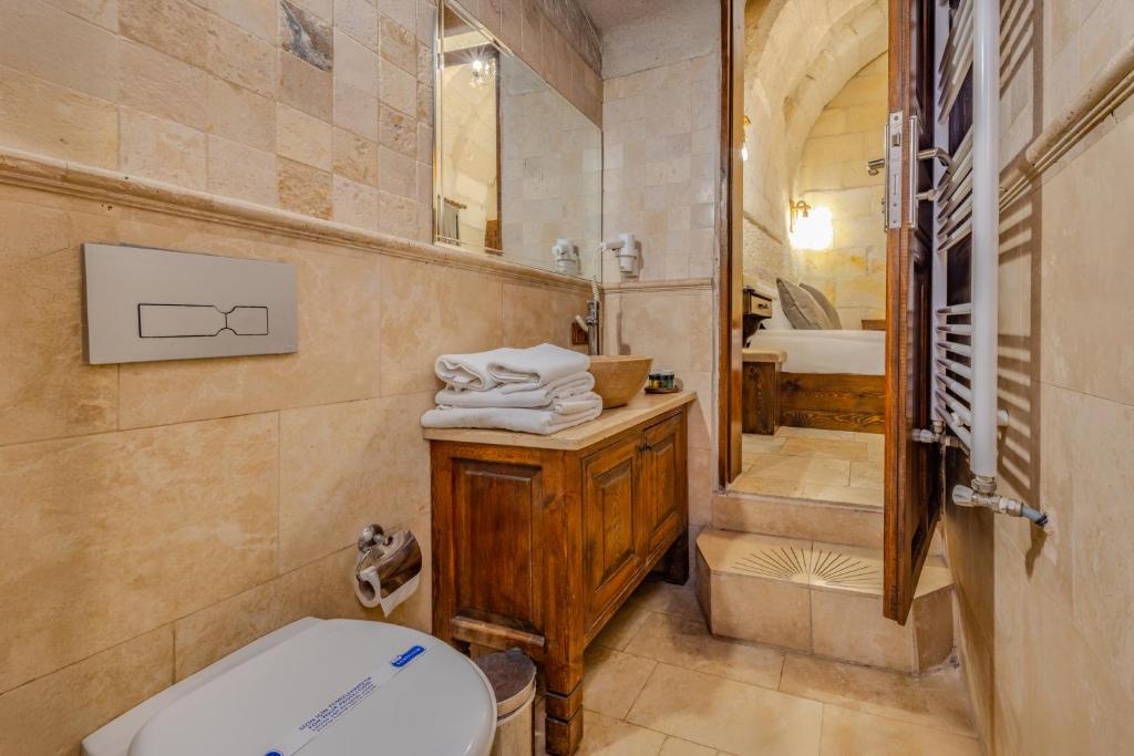 Castle Cave Hotel - 14