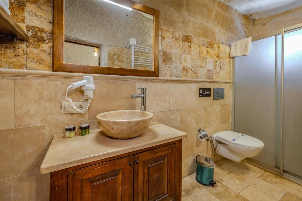 Castle Cave Hotel - 5