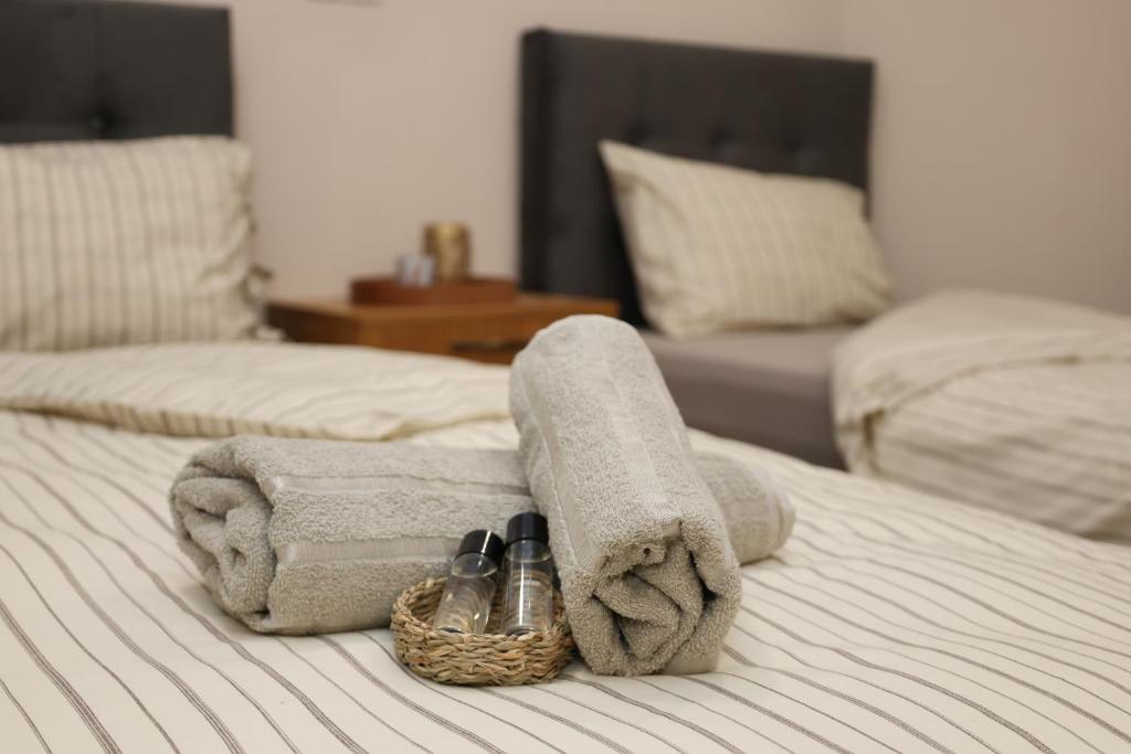 Postel nebo postele na pokoji v ubytování Good Mood Apartments & Parking 2